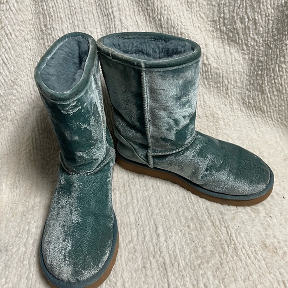 UGG mini teal Green Velvet Boots SZ7 - Picture 1 of 9